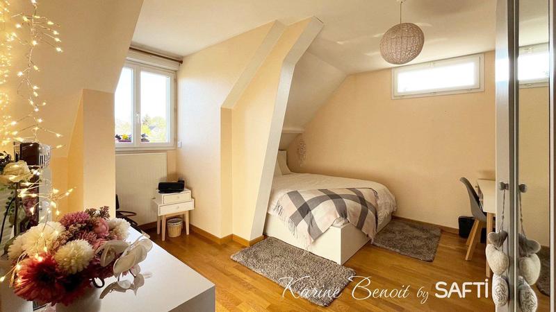 Maison - 238 m² - 9 pièces