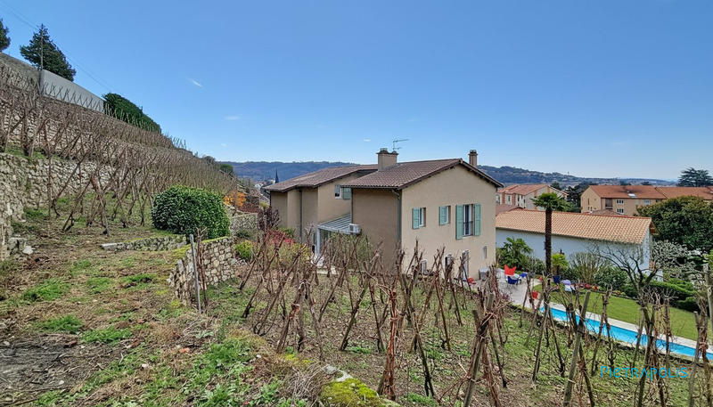 Maison - 226 m² - 8 pièces