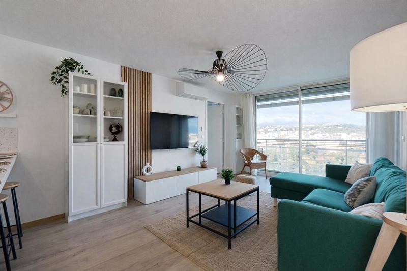 Chambre - 90 m² - 6 pièces