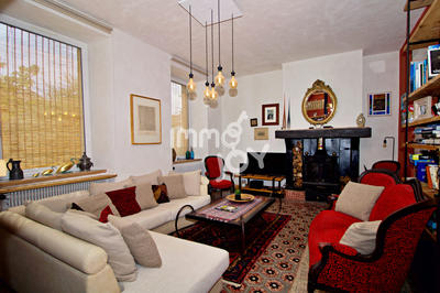 Maison - 305 m² - 11 pièces