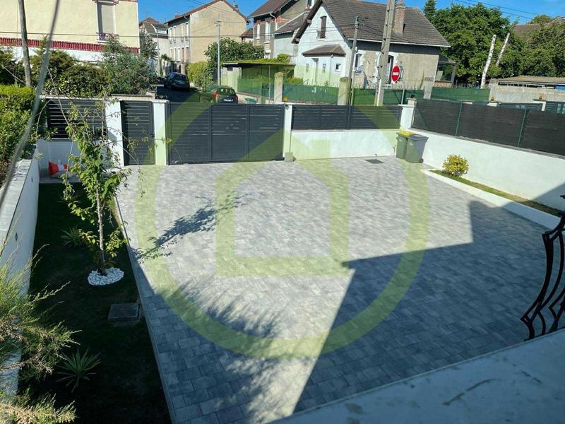 Maison - 230 m² - 6 pièces