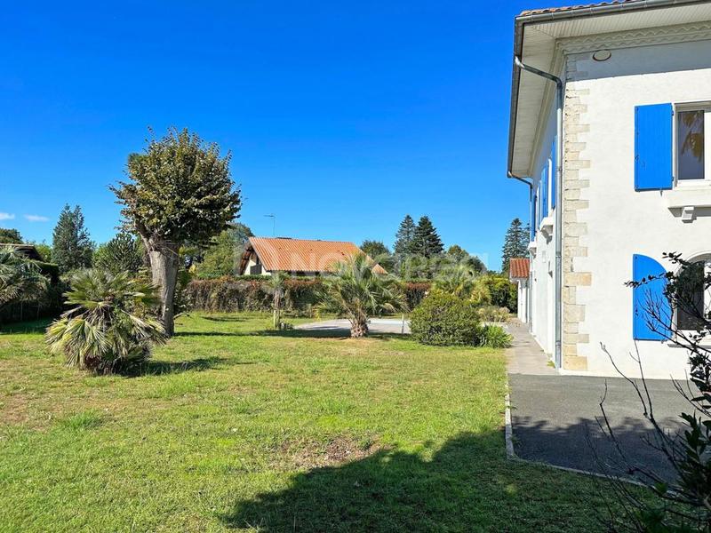 Maison - 644 m² - 17 pièces