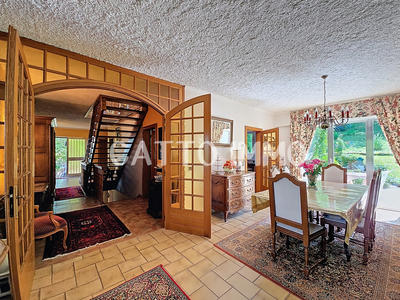 Maison - 200 m² - 8 pièces