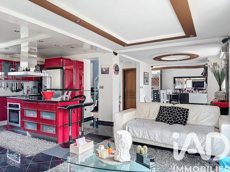 Maison - 205 m² - 6 pièces