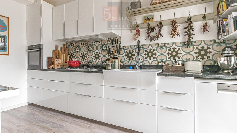 Maison - 300 m² - 8 pièces