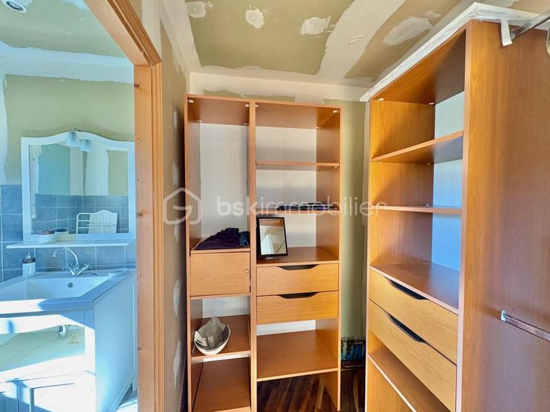 Maison traditionnelle - 225 m² - 6 pièces