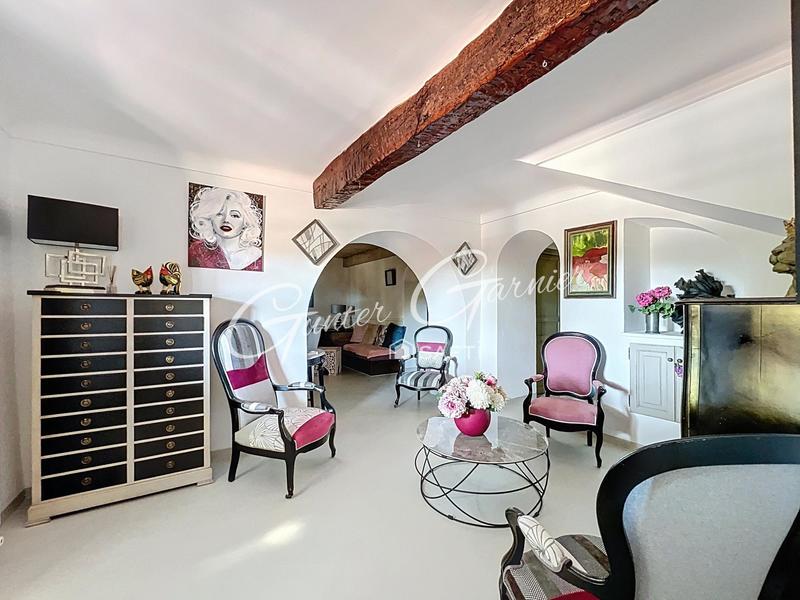 Maison - 480 m² - 16 pièces