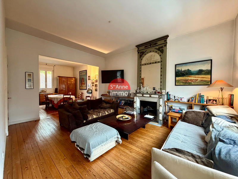 Maison - 260 m² - 10 pièces