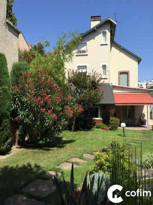 Maison - 287 m² - 10 pièces