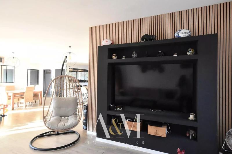 Maison - 260 m² - 7 pièces