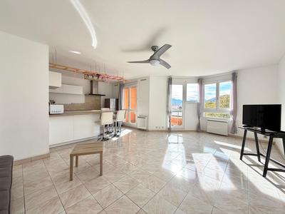 Appartement - 104 m² - 5 pièces