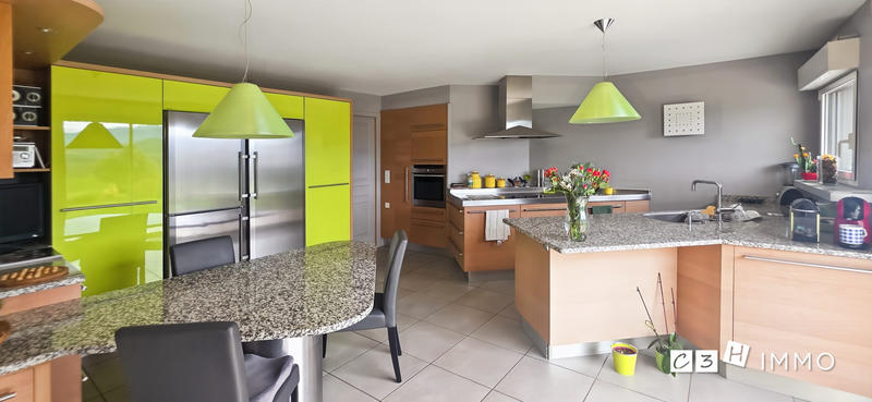 Villa - 234 m² - 6 pièces