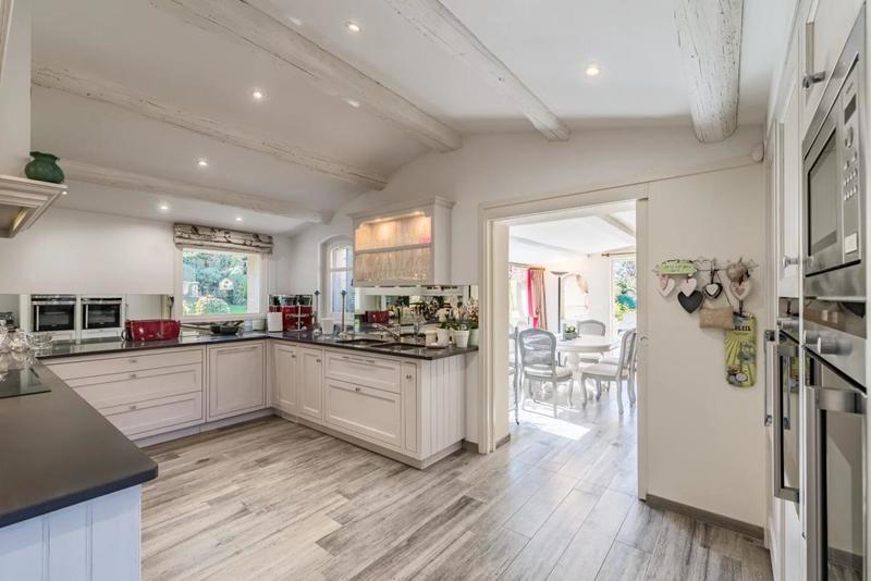 Propriété - 330 m² - 11 pièces