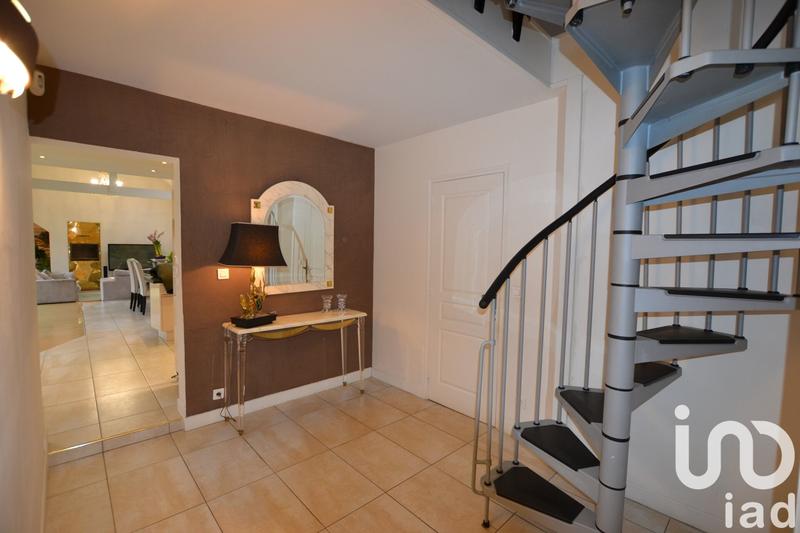 Maison - 181 m² - 8 pièces