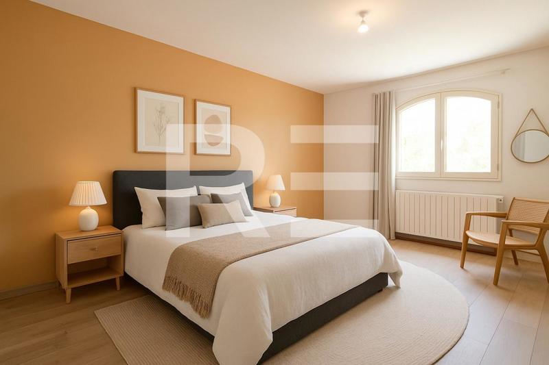 Maison - 250 m² - 14 pièces