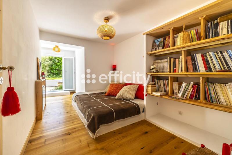 Pavillon - 200 m² - 6 pièces