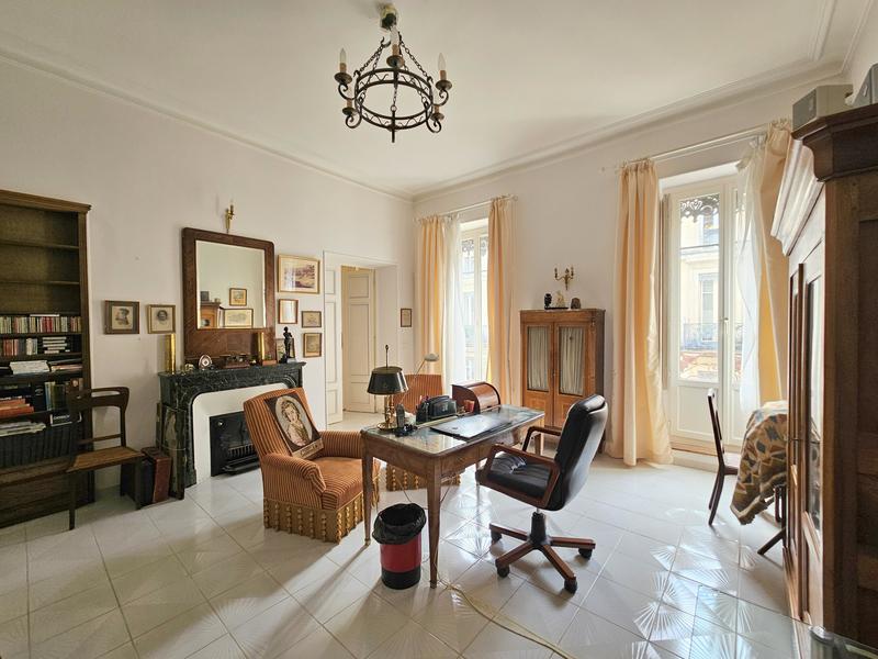 Appartement - 192 m² - 5 pièces