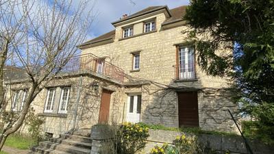 Maison en pierre - 251 m² - 8 pièces