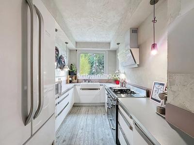 Maison - 226 m² - 8 pièces