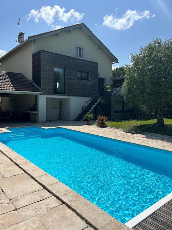 Villa - 216 m² - 9 pièces