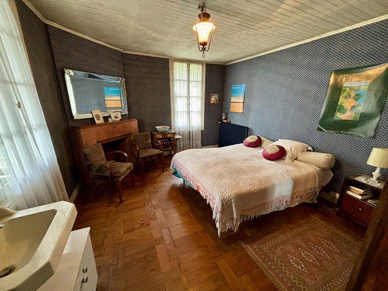 Maison - 246 m² - 9 pièces