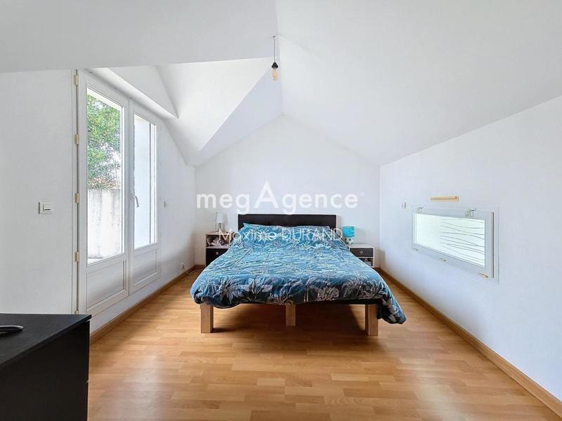 Maison - 182 m² - 9 pièces