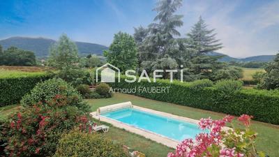 Maison - 247 m² - 9 pièces