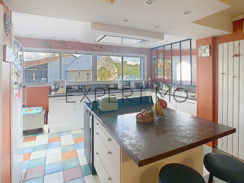 Maison - 230 m² - 9 pièces