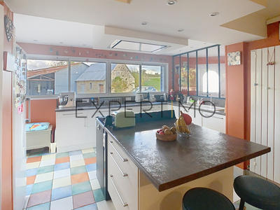 Maison - 230 m² - 9 pièces