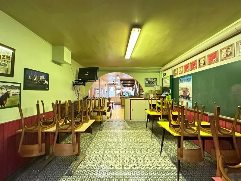 Maison - 305 m² - 12 pièces