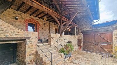 Maison - 220 m² - 7 pièces