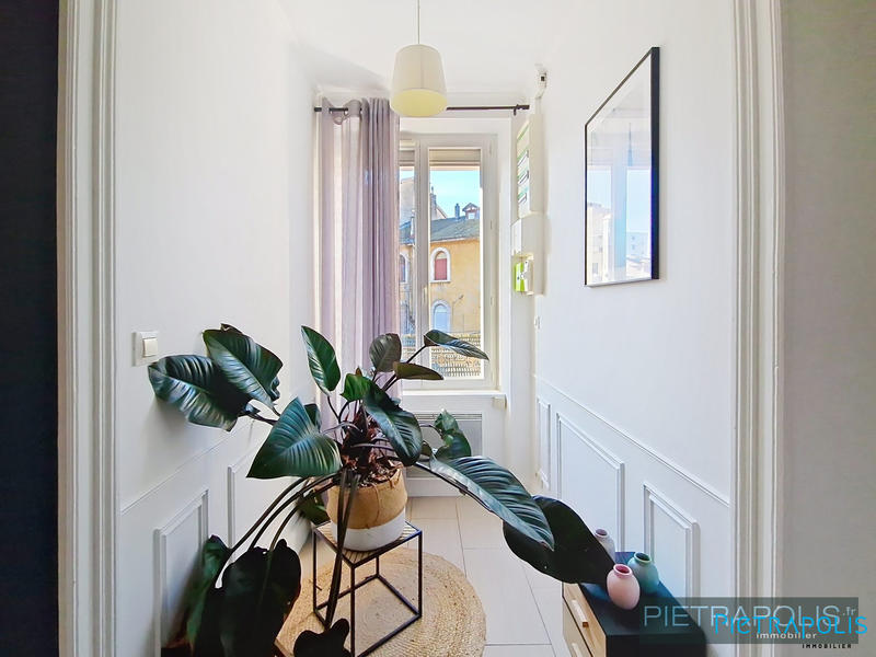 Appartement - 80 m² - 3 pièces