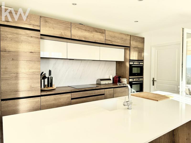 Maison - 201 m² - 7 pièces