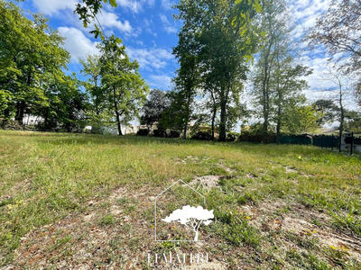 Terrain constructible - 935 m²