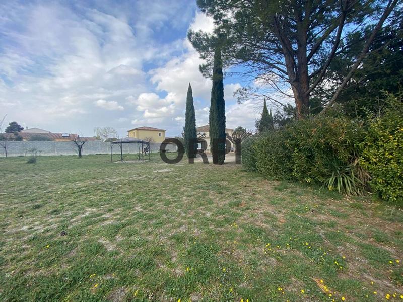 Terrain constructible - 3 700 m²