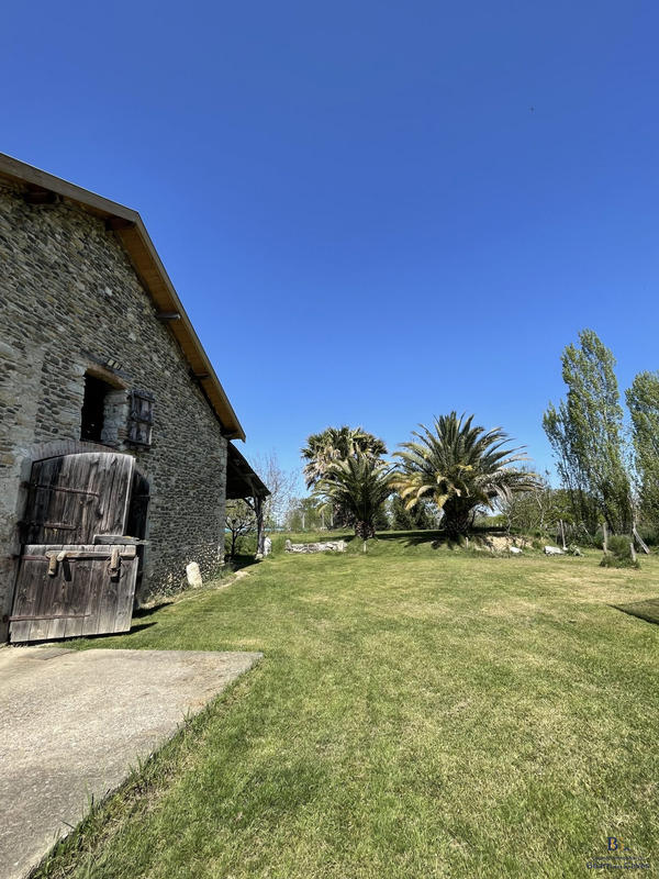 Maison ancienne - 343 m² - 9 pièces