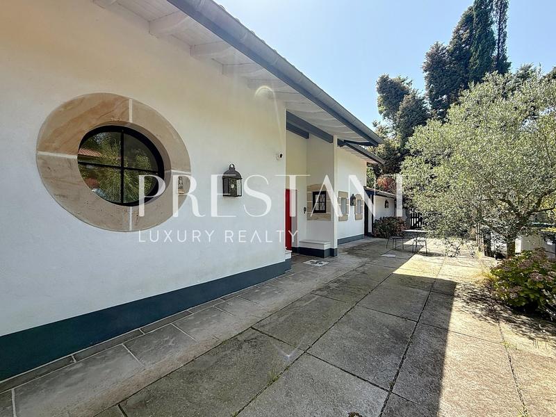 Maison - 200 m² - 9 pièces