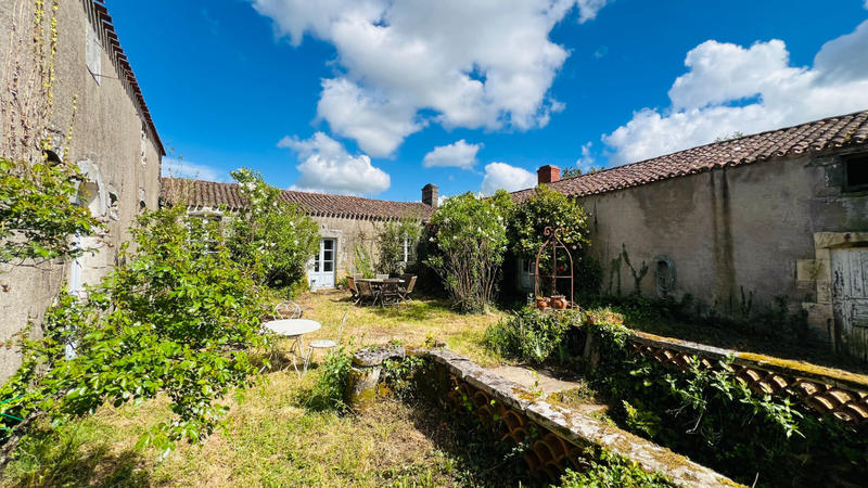 Maison - 240 m² - 6 pièces