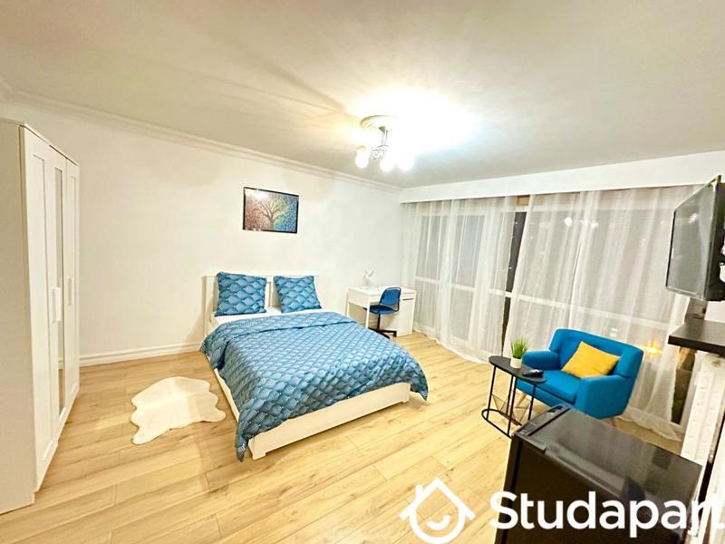 Chambre - 11 m² - 1 pièce