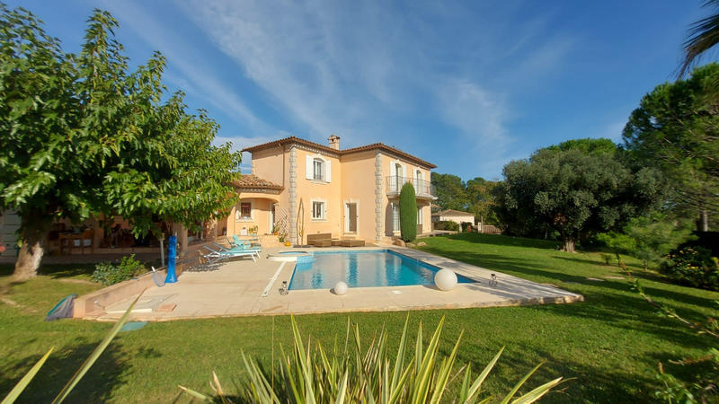 Villa - 210 m² - 6 pièces