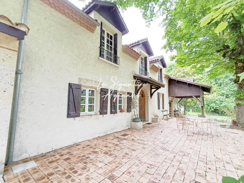 Maison - 231 m² - 7 pièces