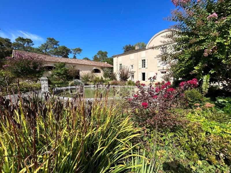 Propriété - 800 m² - 23 pièces