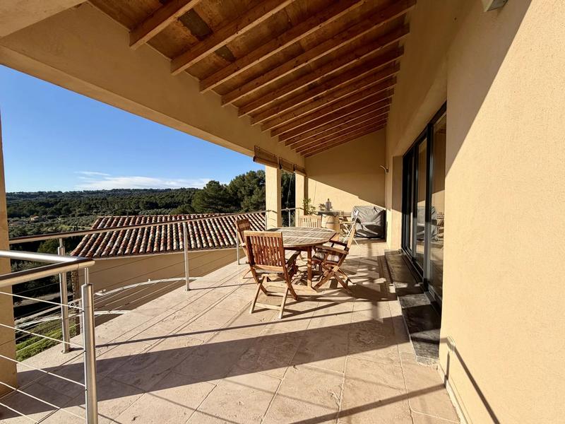 Propriété - 175 m² - 13 pièces