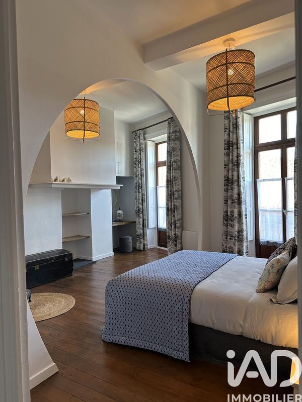 Maison - 483 m² - 12 pièces