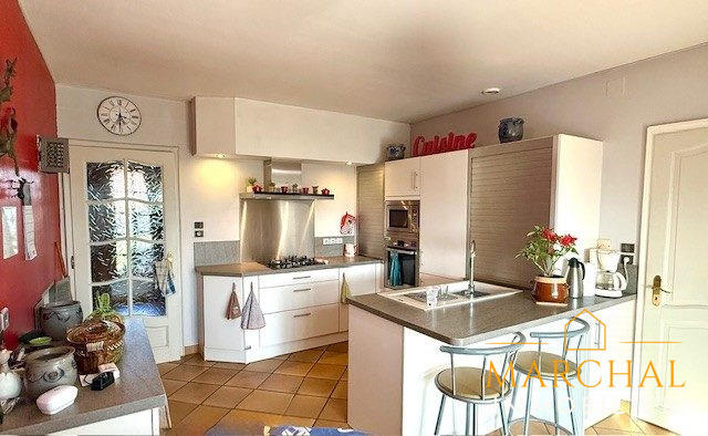 Maison traditionnelle - 200 m² - 8 pièces