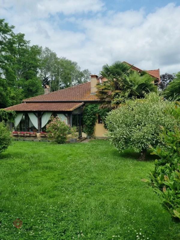 Maison - 212 m² - 12 pièces