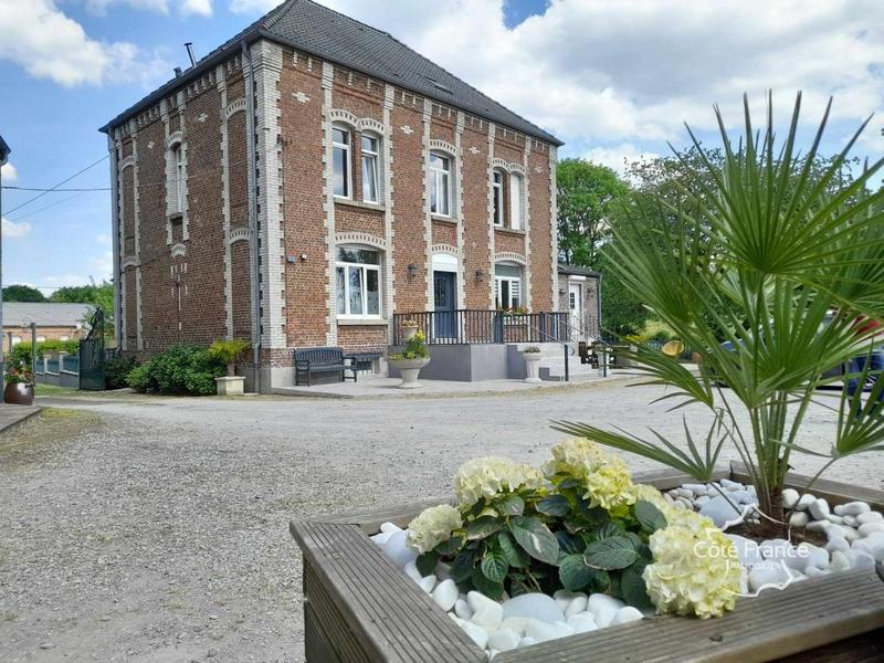 Propriété - 460 m² - 15 pièces