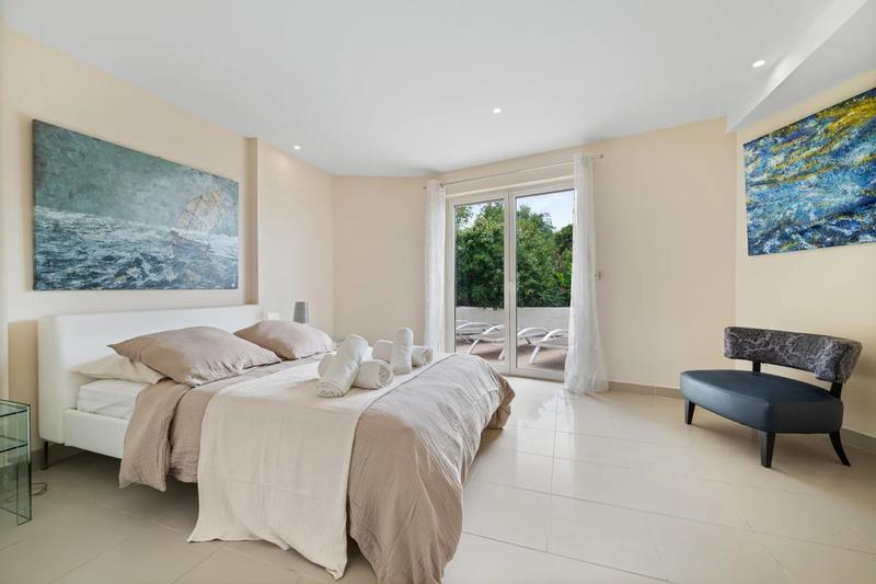 Maison - 588 m² - 8 pièces