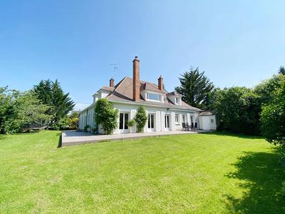 Maison - 305 m² - 6 pièces