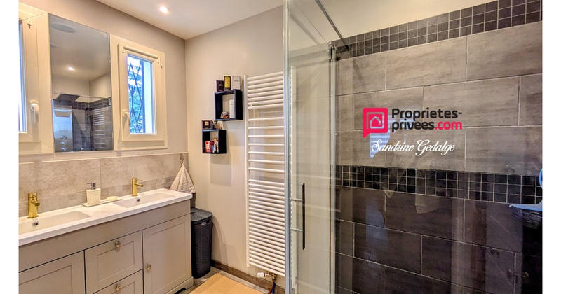 Maison - 185 m² - 7 pièces